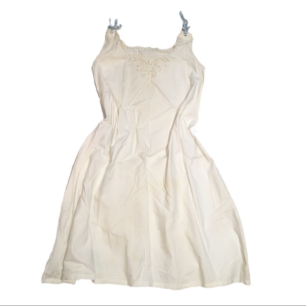 Antique nightgown A-line ribbon adjustable eyelet